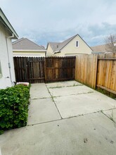 6056 Bridgecross Dr in Sacramento, CA - Building Photo - Building Photo