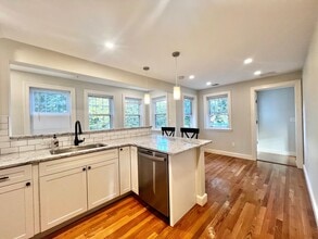 19 Bernard Rd, Unit 2 in Wellesley, MA - Building Photo - Building Photo