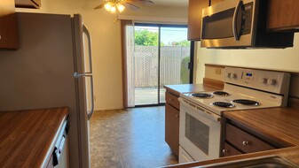 2510 Hartnell Ave, Unit 11 in Redding, CA - Building Photo - Building Photo