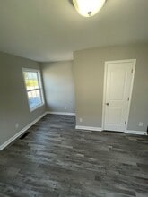 1245 Bluebird Rd in Lebanon, TN - Foto de edificio - Building Photo