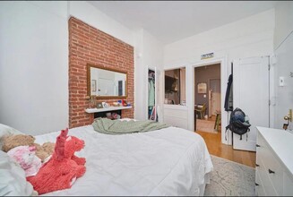 423 E 81st St in New York, NY - Building Photo - Building Photo