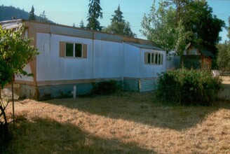 272 Shively Creek Rd in Canyonville, OR - Foto de edificio - Building Photo