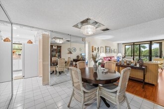 16251 Golf Club Rd in Weston, FL - Building Photo - Building Photo