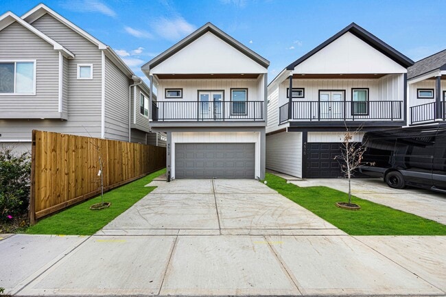 property at 4512 Noble St