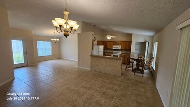 33 Fenwick Ln in Palm Coast, FL - Building Photo - Building Photo