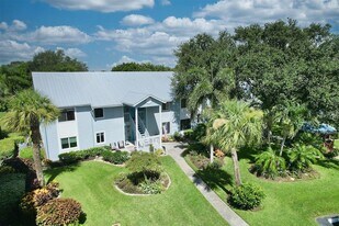 9635 Riverside Dr in Sebastian, FL - Building Photo