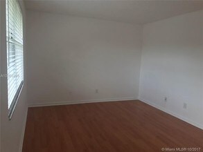 732 NW 103rd Terrace-Unit -2A in Pembroke Pines, FL - Foto de edificio - Building Photo