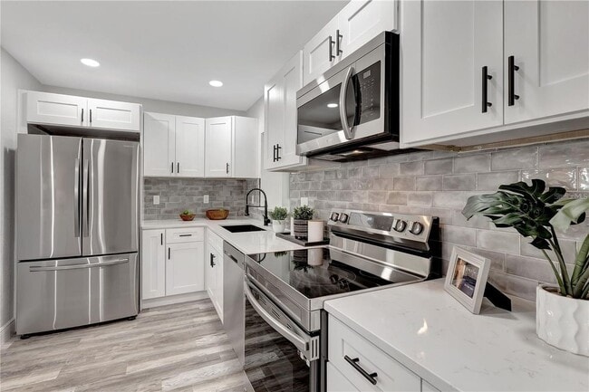 6660 17th Ln N in St. Petersburg, FL - Building Photo - Building Photo