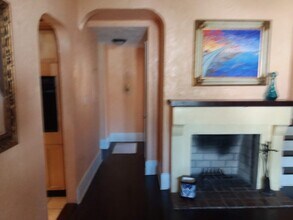 322 Buena Vista Ave, Unit B-upstairs in Sarasota, FL - Foto de edificio - Building Photo