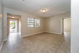 122 Allen Rd in West Park, FL - Building Photo - Building Photo