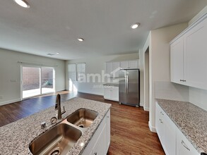 8163 Inhibition Ct in Las Vegas, NV - Building Photo - Building Photo