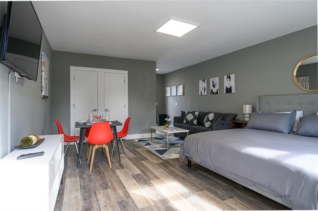 property at 1020 N Victoria Park Rd