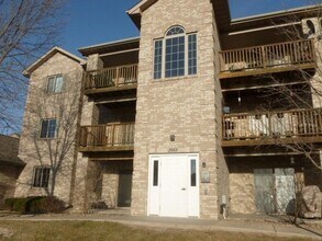 2863 Coral Ct, Unit 103 in Coralville, IA - Building Photo - Building Photo
