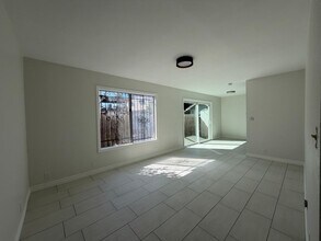 2052 Lewis Ave in Long Beach, CA - Building Photo - Building Photo