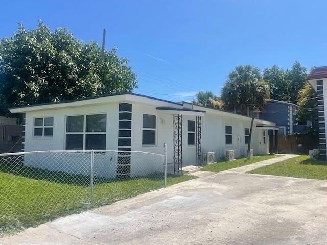 property at 304 N Tamarind Ave