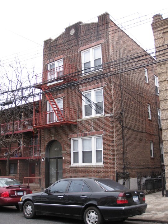 104-20 46th Ave in Flushing, NY - Building Photo