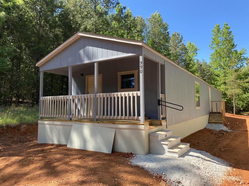 990 Cedar Village Ln in Seneca, SC - Building Photo