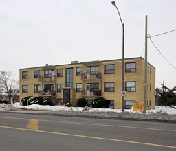 85 Kennedy Rd N in Brampton, ON - Building Photo - Building Photo