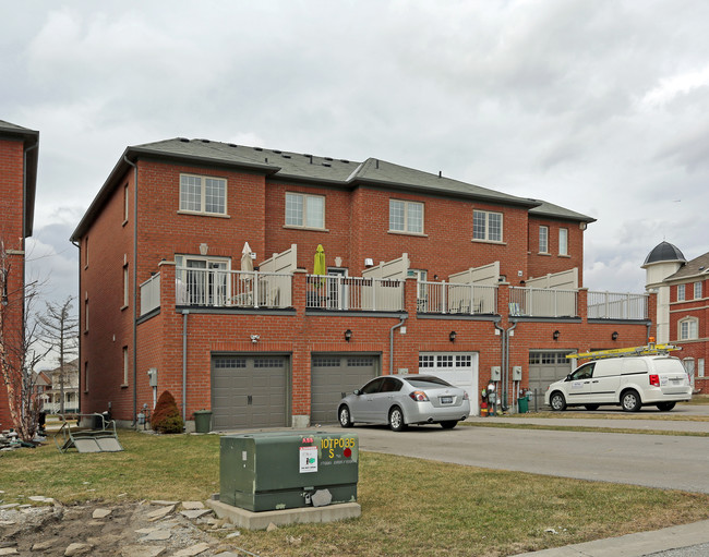 2692-2698 Bur Oak Ave in Markham, ON - Building Photo - Building Photo