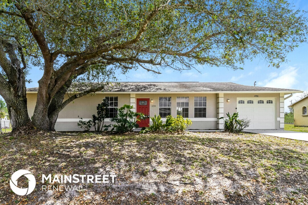 3701 14th St W in Lehigh Acres, FL - Building Photo