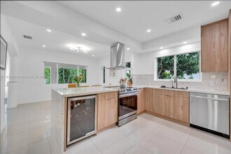 741 NE 87th St in El Portal, FL - Building Photo - Building Photo