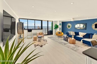 55 Ocean Ave in Monmouth Beach, NJ - Building Photo