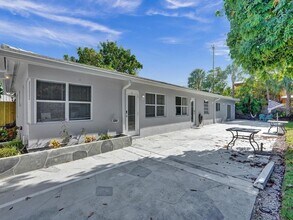 4422 Sea Grape Dr, Unit 1 in Lauderdale-by-the-Sea, FL - Building Photo - Building Photo