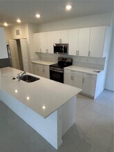 3000 Park Pl in Dania Beach, FL - Building Photo - Building Photo