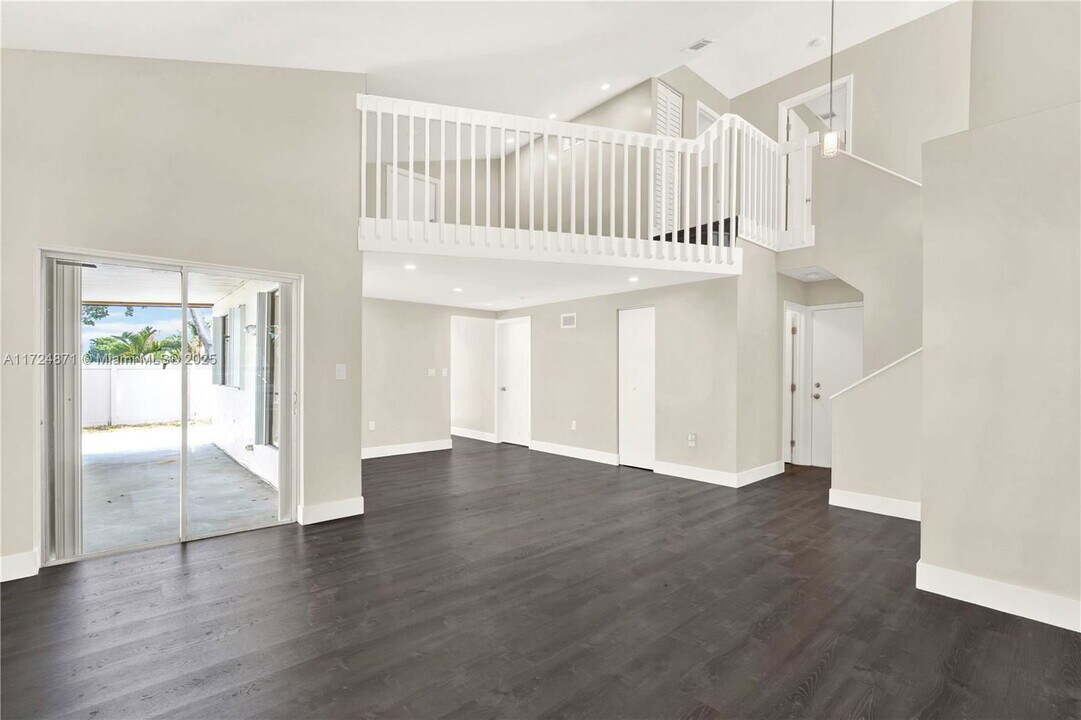 714 Cumberland Terrace in Davie, FL - Building Photo