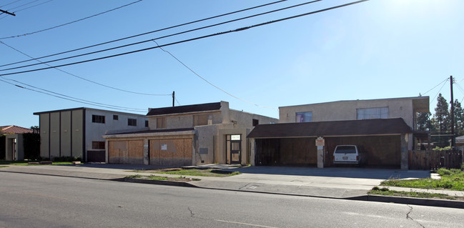 130-140 Jessie St in San Fernando, CA - Foto de edificio - Building Photo