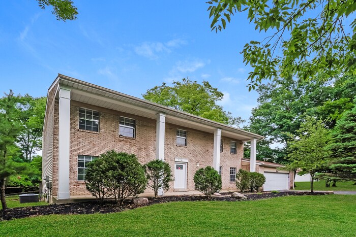 7561 Tanglewood Ln in West Chester Township, OH - Building Photo