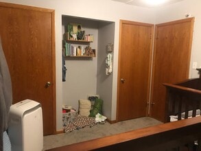 2400 S 92nd St, Unit 1 in West Allis, WI - Foto de edificio - Building Photo