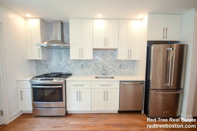 32 Cedar St in Boston, MA - Building Photo - Building Photo