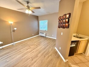 9983 Perfect Dr in Port St. Lucie, FL - Foto de edificio - Building Photo