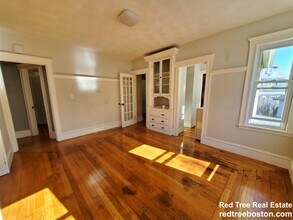 623 Fellsway, Unit 2 in Medford, MA - Foto de edificio - Building Photo