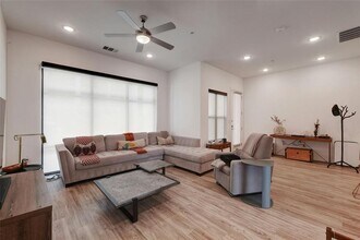 4901 Springdale Rd in Austin, TX - Building Photo - Building Photo