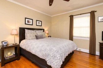 5648 Franklin Ave in Los Angeles, CA - Building Photo - Building Photo