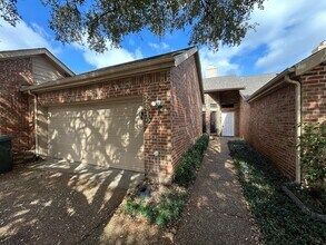 2512 Mallard Cove in Carrollton, TX - Foto de edificio - Building Photo