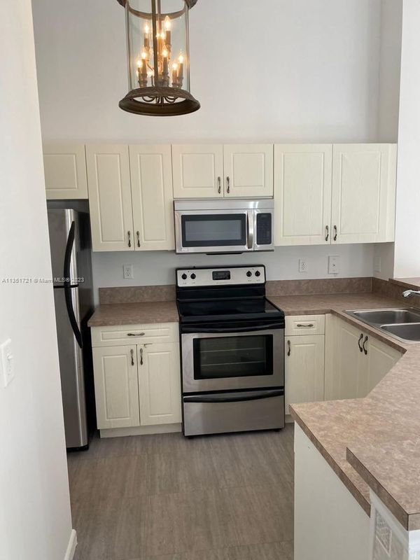 4871 Via Palm Lakes in West Palm Beach, FL - Foto de edificio - Building Photo