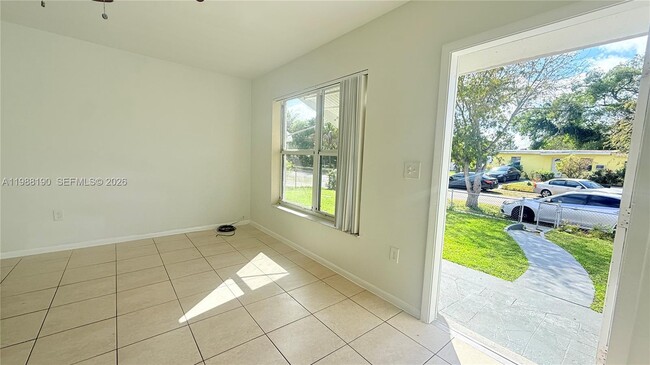 1411 NE 155th Terrace in North Miami Beach, FL - Building Photo - Building Photo