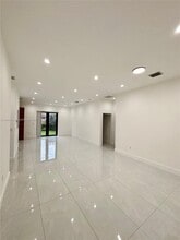 5737 Cleveland St in Hollywood, FL - Building Photo - Building Photo