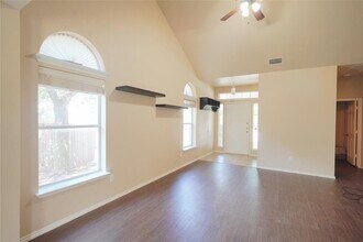 3208 Winding River Trail in Round Rock, TX - Foto de edificio - Building Photo