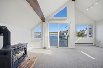 205 Hillspoint Rd in Westport, CT - Building Photo - Building Photo