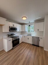 1180 Woodrow Ln in Medford, OR - Building Photo - Building Photo