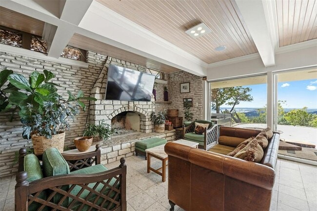 property at 8517 Grandview Dr