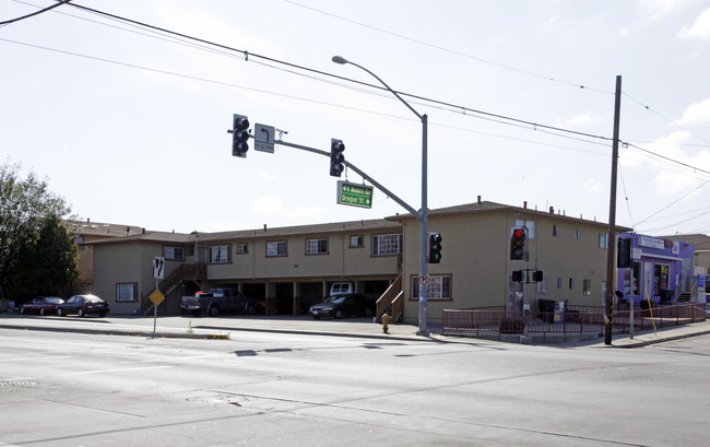 604 N Sanborn Rd in Salinas, CA - Building Photo - Building Photo