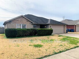 3711 SW Hansom Loop in Bentonville, AR - Building Photo