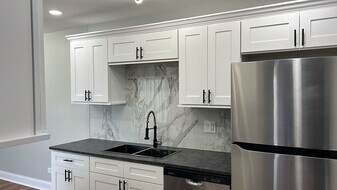 1710 Queensbury Cir in Hoffman Estates, IL - Building Photo