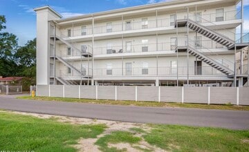 The Sand Dollar Condominiums in Biloxi, MS - Foto de edificio - Building Photo