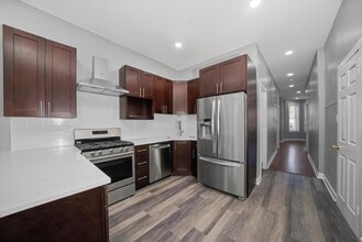 2115 W Armitage Ave in Chicago, IL - Building Photo - Building Photo